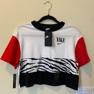 Cropped Nike T shirt
